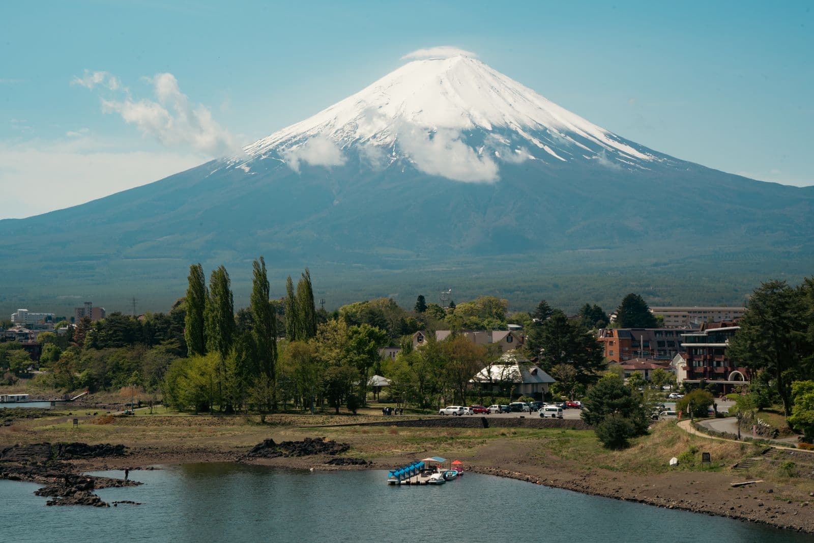 Beautiful view of Mount Fuji with surrounding landscape on a clear day. — Tokyo, Japan